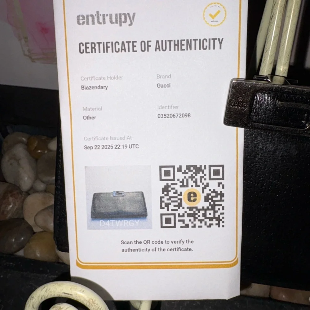 Gucci Vintage Leather Wallet w/COA - Picture 11 of 11